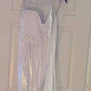 Brand new wedding gown with accessories never altered. Size 16 shoes size 8